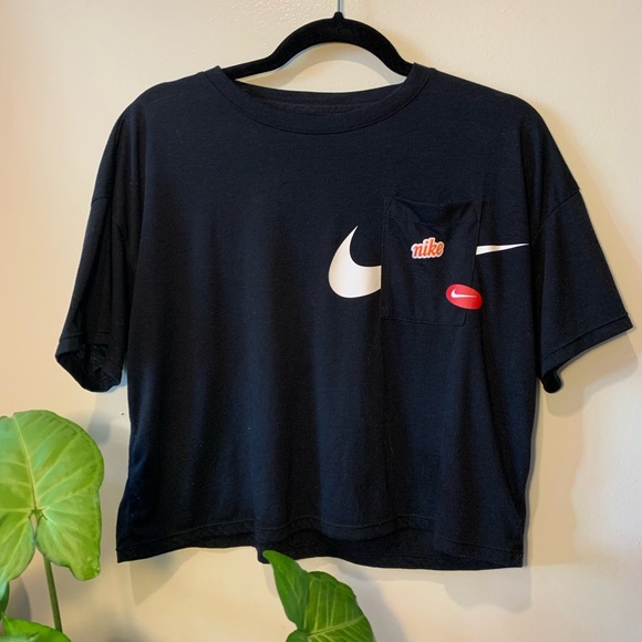 Vintage Nike medium length cropped black athletic t-shirt - Picture 1 of 4